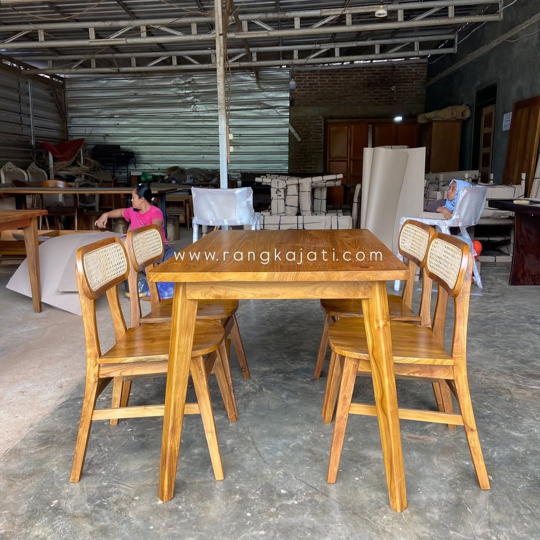 Daiki Meja Makan Set