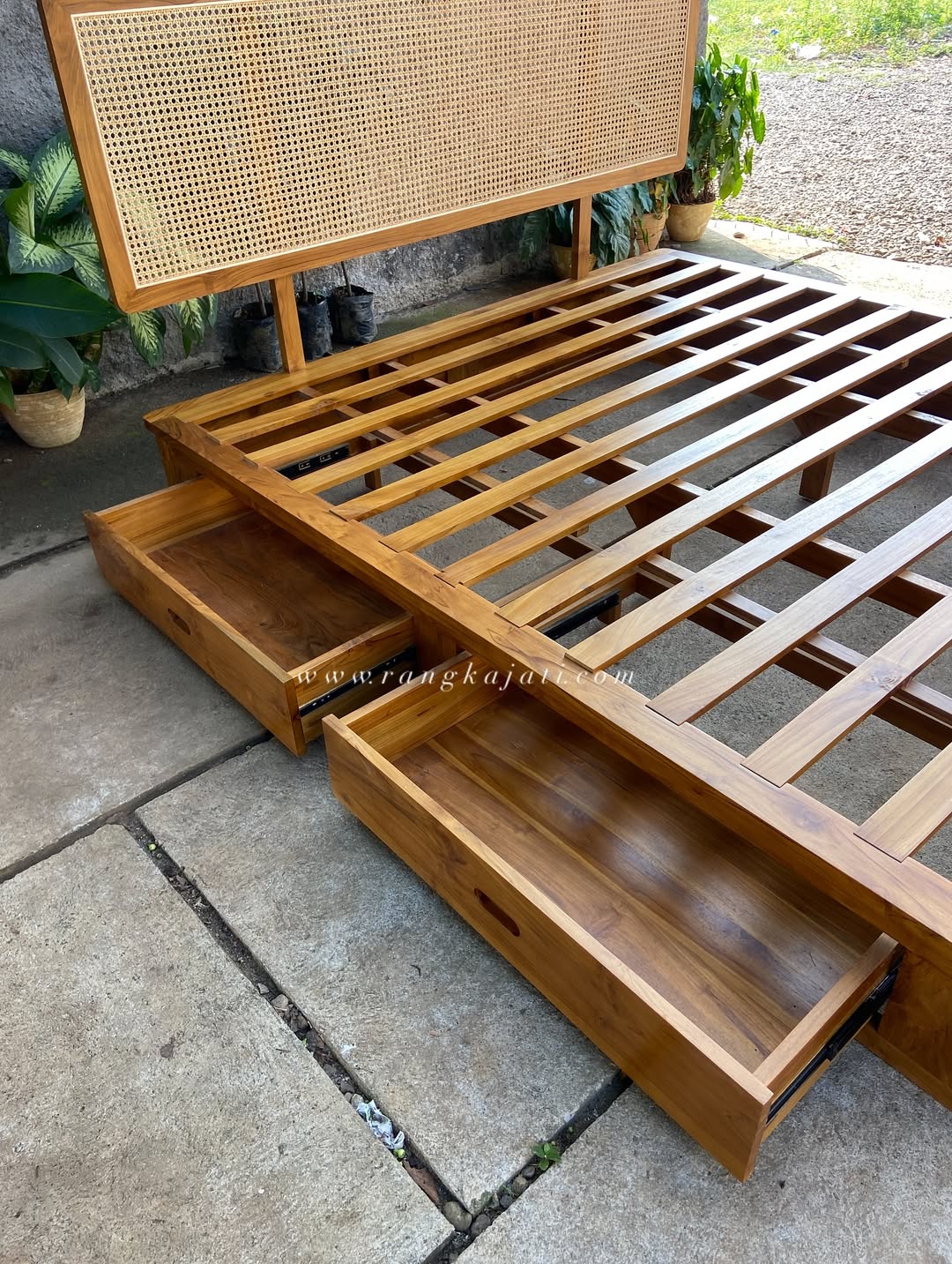 Narumi Tempat Tidur Minimalis - Gambar 4