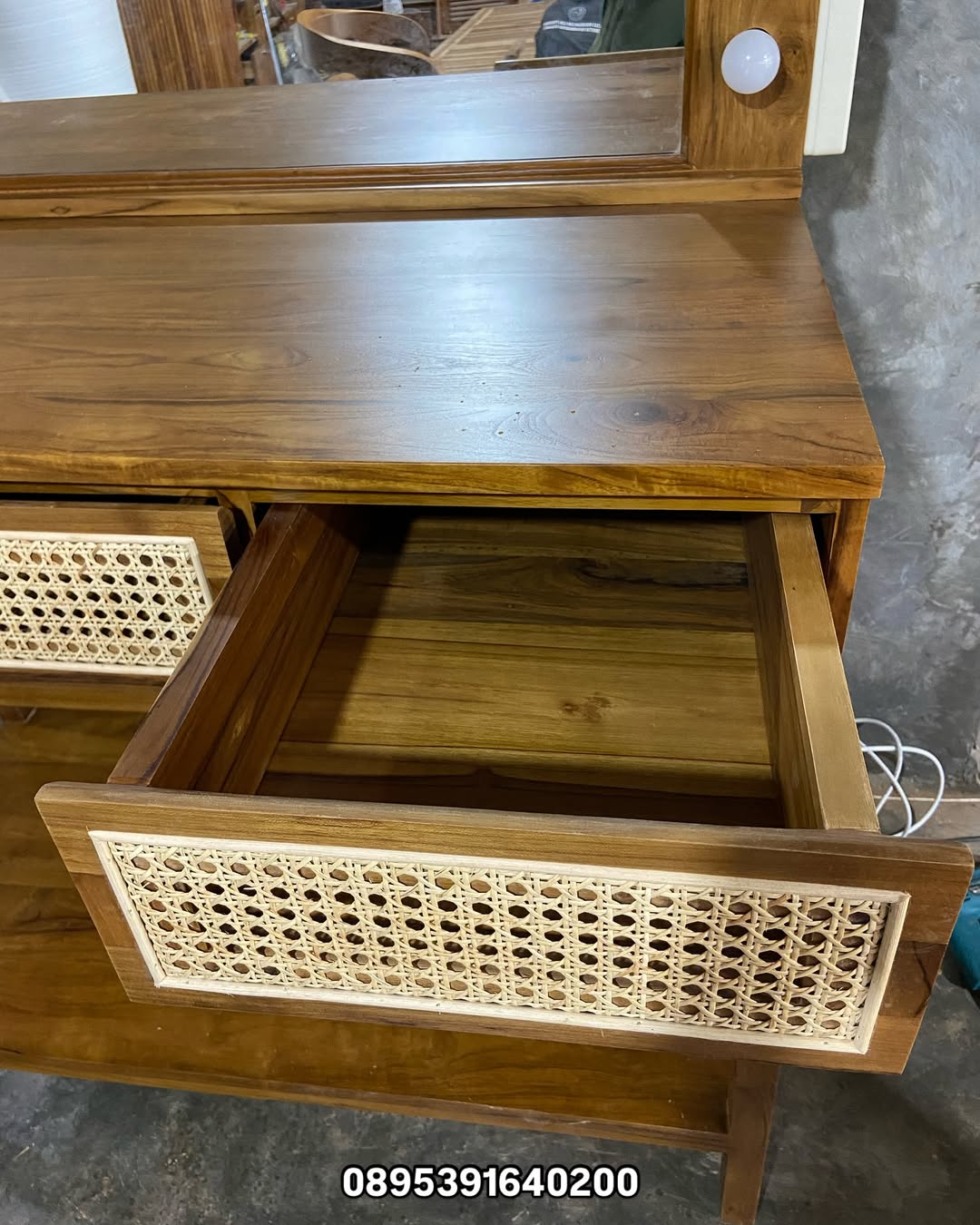 Jolly Meja Rias - Gambar 4