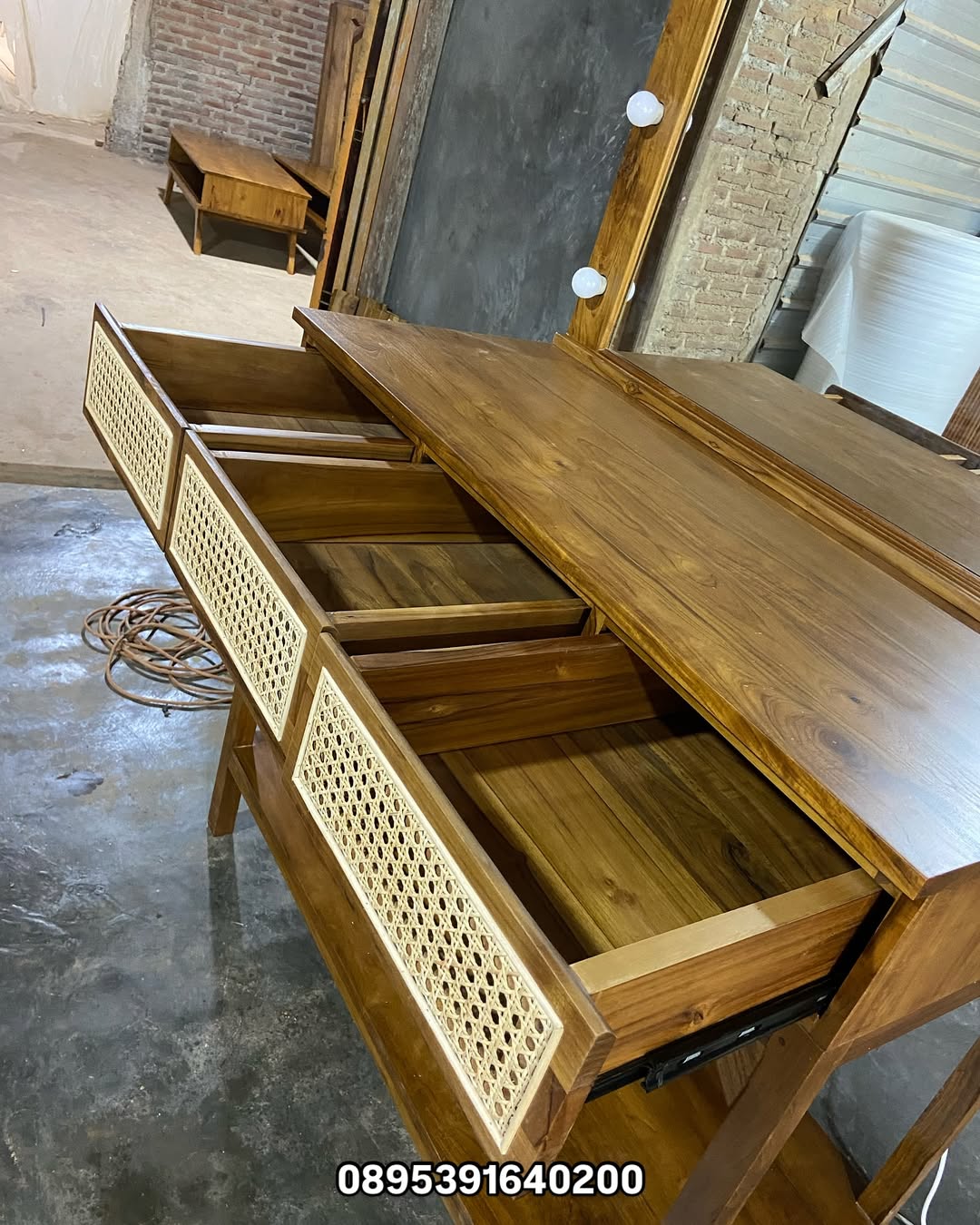 Jolly Meja Rias - Gambar 6