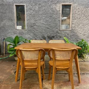 Mamoru Meja Makan Set