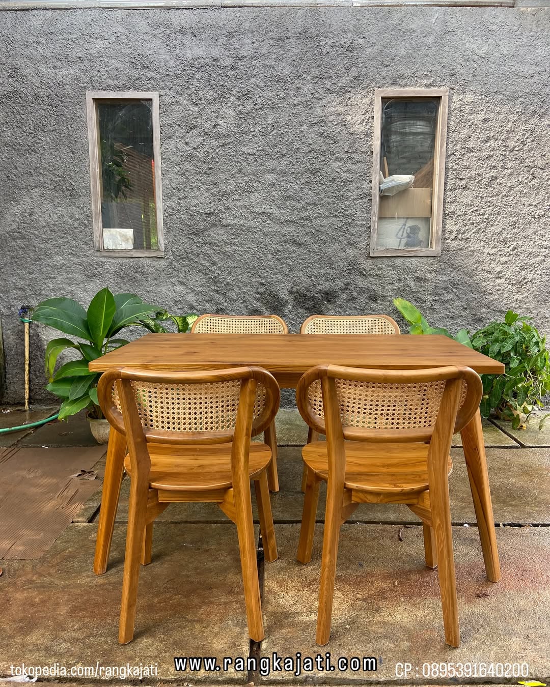 Mamoru Meja Makan Set